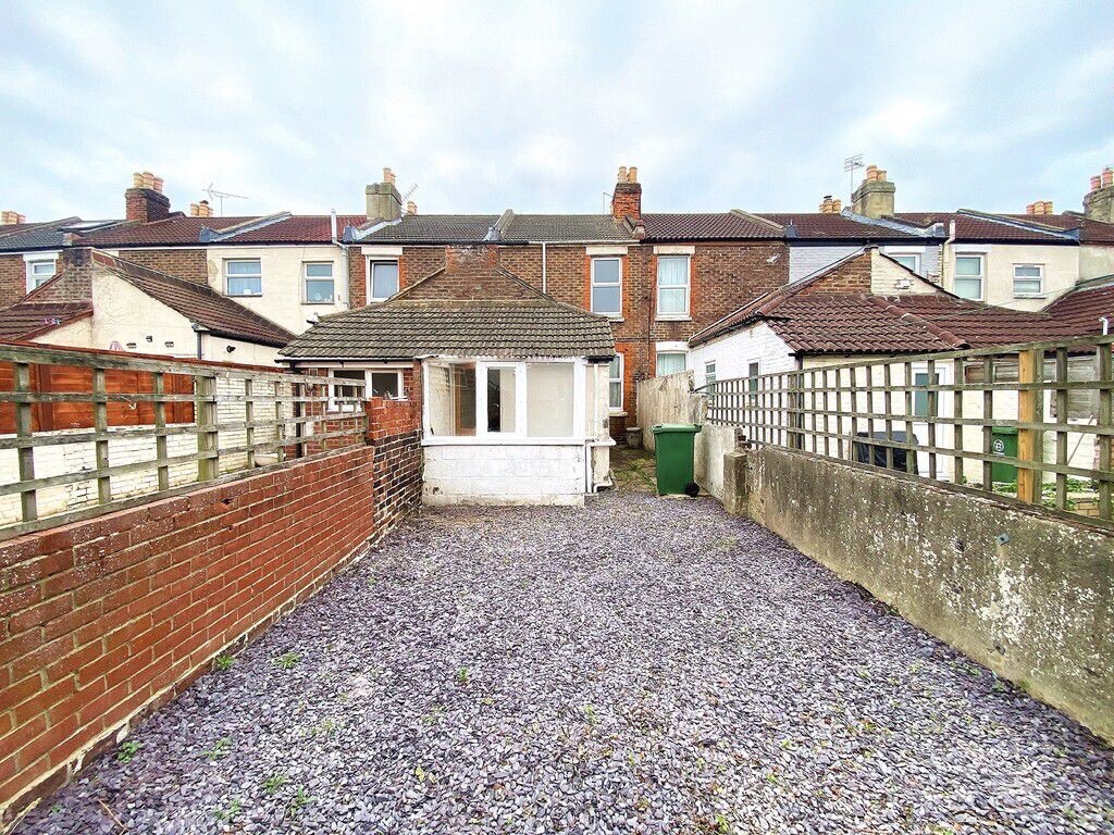 3 bedroom house for rent Purbrook Road, Portsmouth, PO1 5BH UniHomes