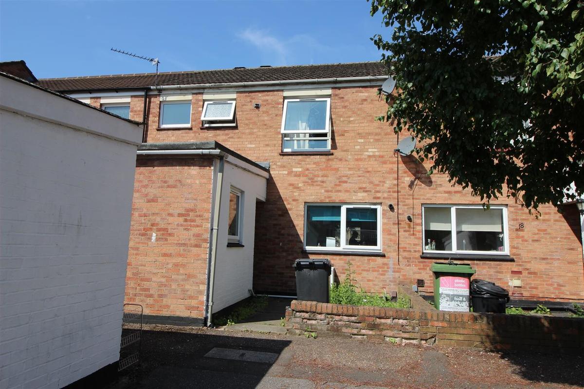 5 bedroom house for rent Bosanquet Close, London, UB8 3PE UniHomes