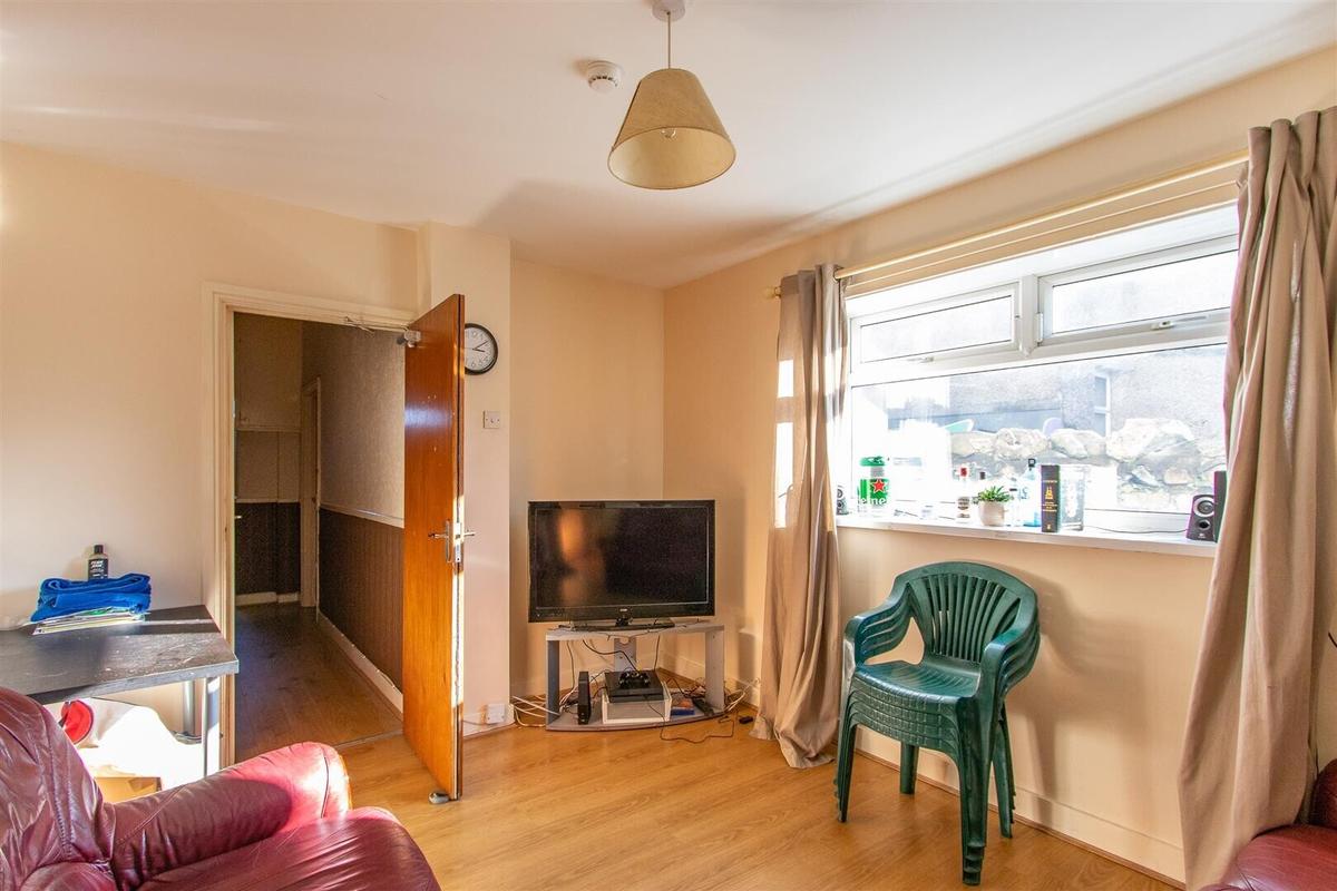 6 bedroom house for rent Cathays Terrace, Cardiff, CF24 4HS UniHomes