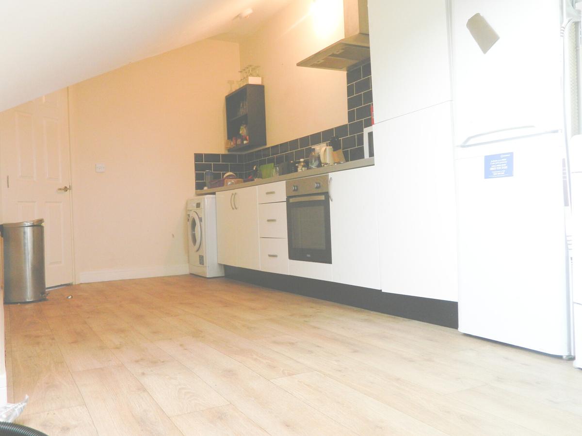 3 bedroom apartment for rent Heaton Road, Newcastle, NE6 5HN UniHomes