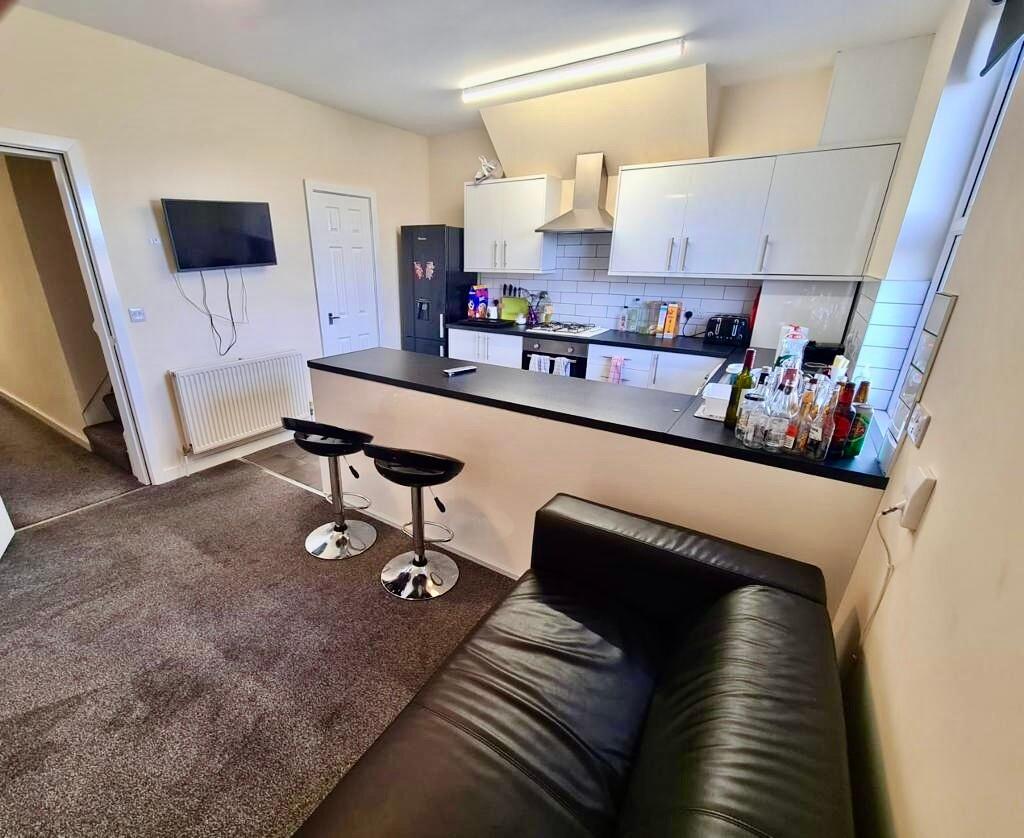 3 bedroom apartment for rent Noster Terrace, Leeds, LS11 8QF UniHomes