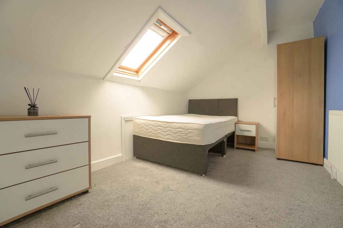 1 bedroom house for rent Silver Royd Hill, Leeds, LS12 4QQ UniHomes