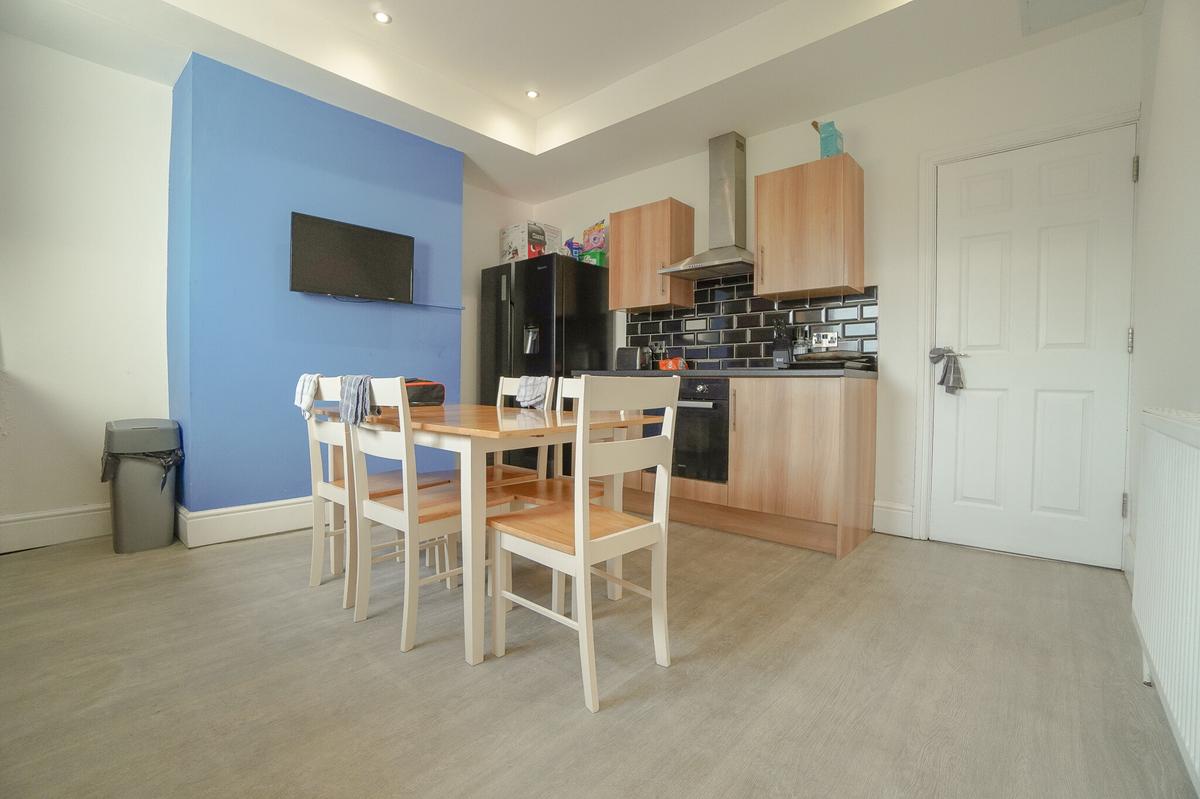 1 bedroom house for rent Silver Royd Hill, Leeds, LS12 4QQ UniHomes