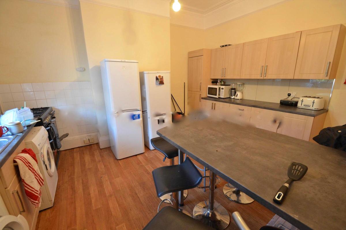 8 bedroom house for rent Hyde Park Terrace, Leeds, LS6 1BJ UniHomes