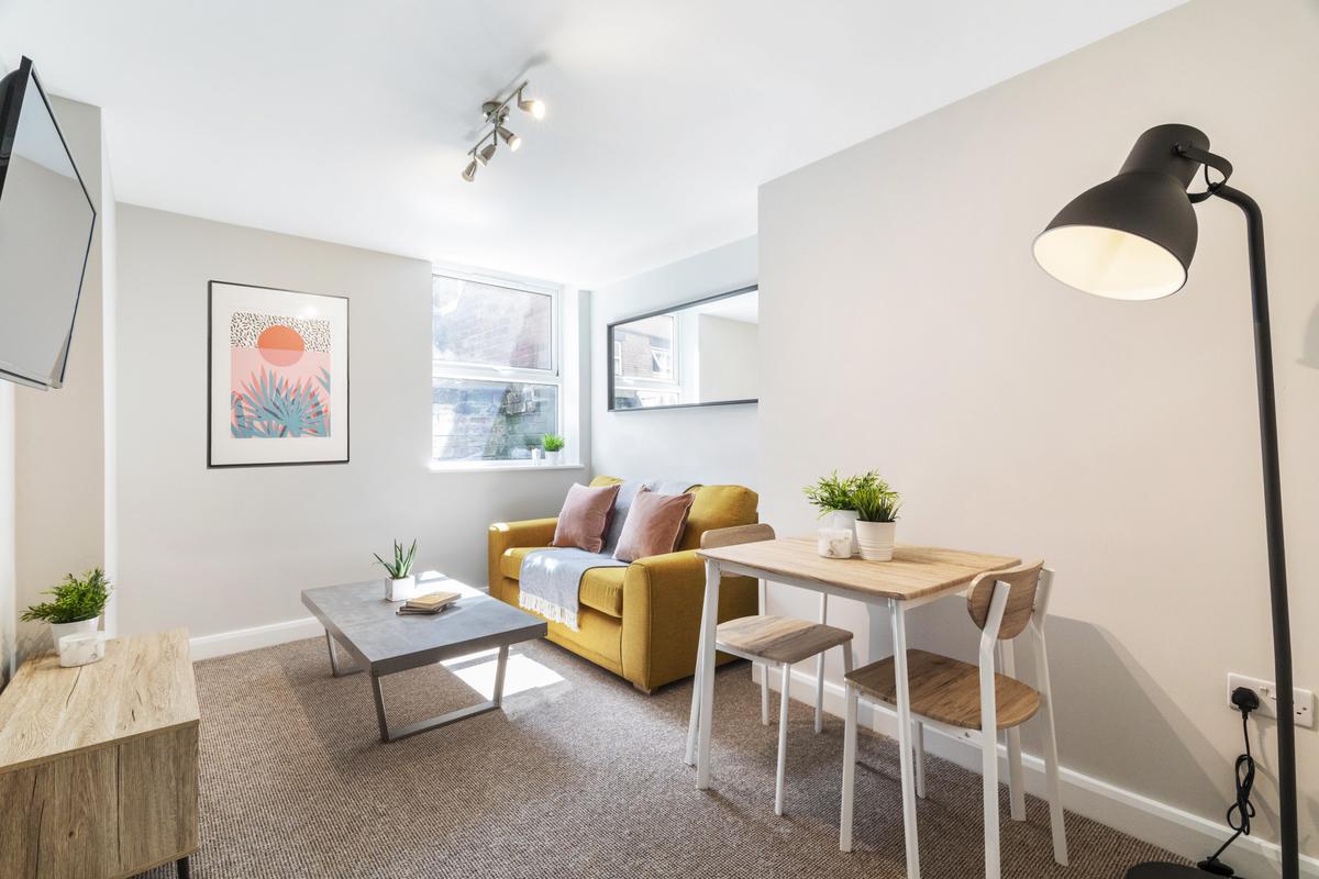 2 bedroom apartment for rent Blenheim Square, Leeds, LS2 9AR UniHomes