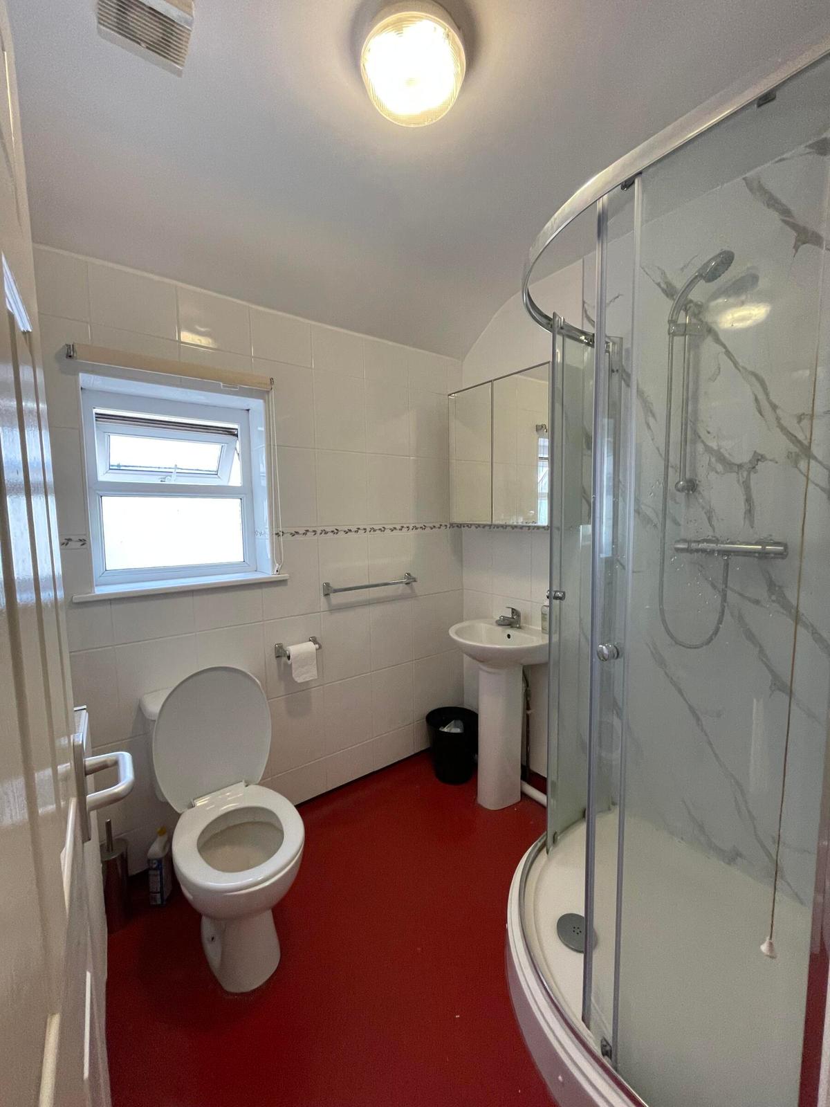 6 bedroom house for rent Port Tennant Road, Swansea, SA1 8JQ UniHomes