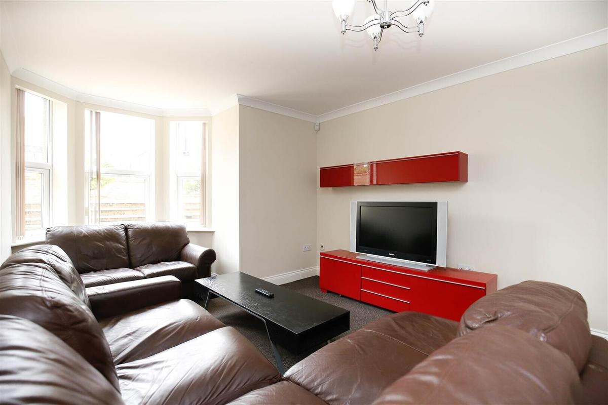 4 bedroom apartment for rent Heaton Road, Newcastle, NE6 1SB UniHomes