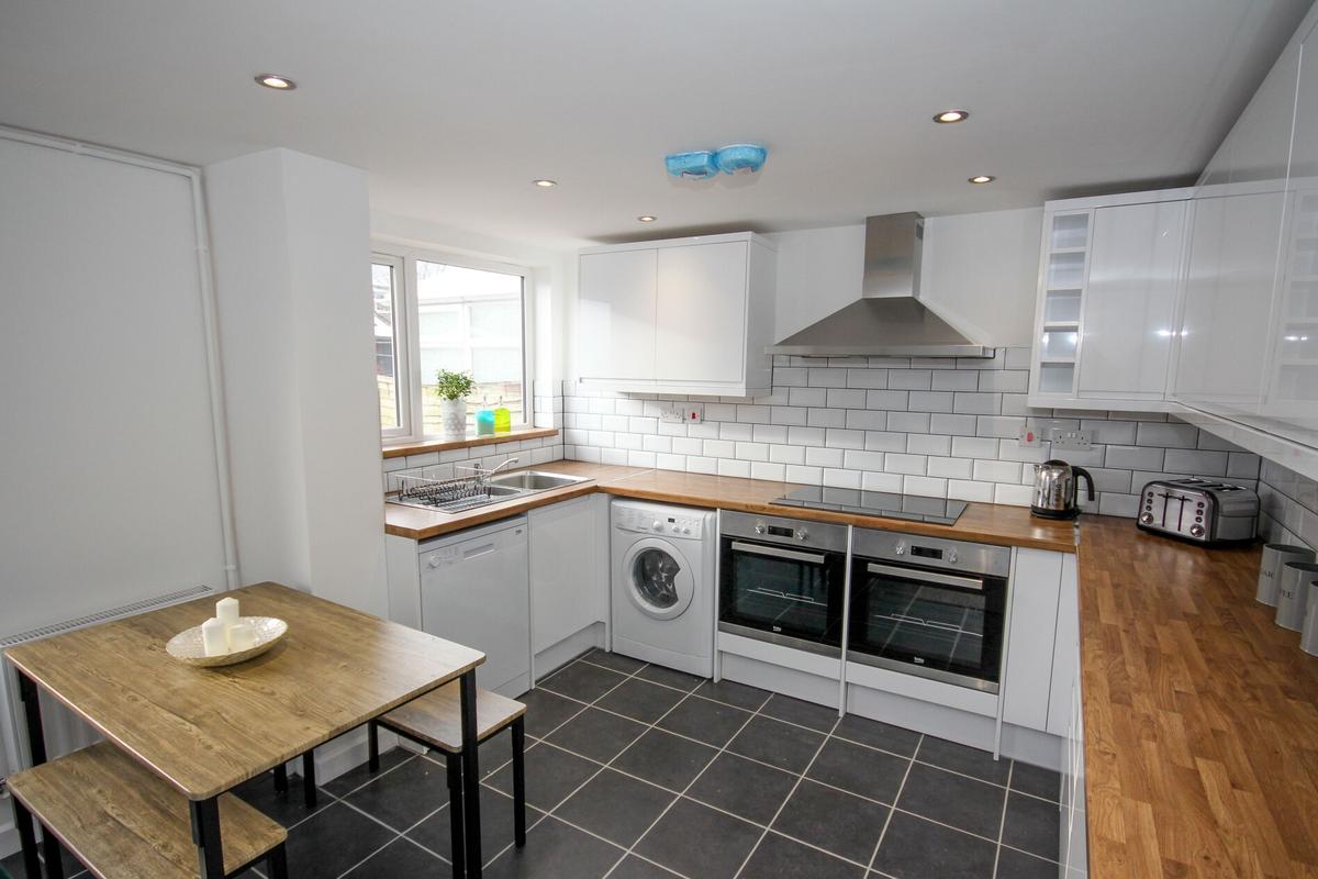 6 bedroom house for rent Reydon Close, Norwich, NR5 9AG UniHomes