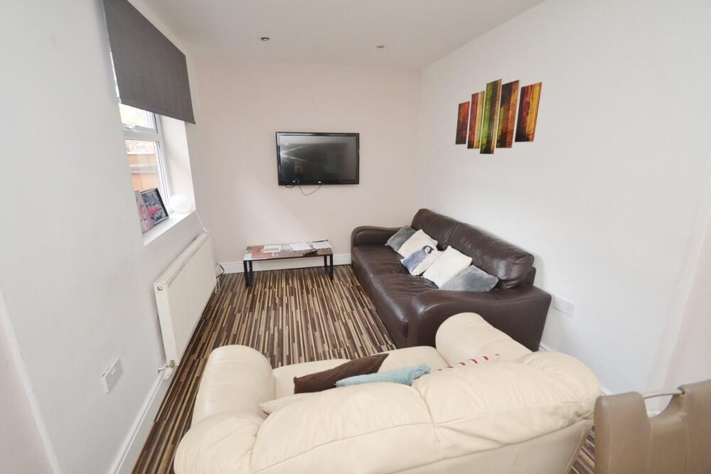 6 bedroom house for rent Filey Road, Manchester, M14 6GG UniHomes