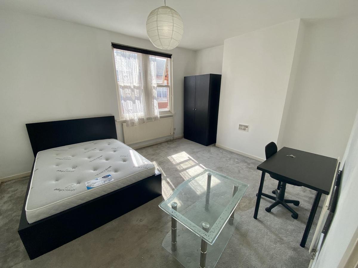 5 bedroom house for rent Avon Street, Leicester, LE2 1BD UniHomes