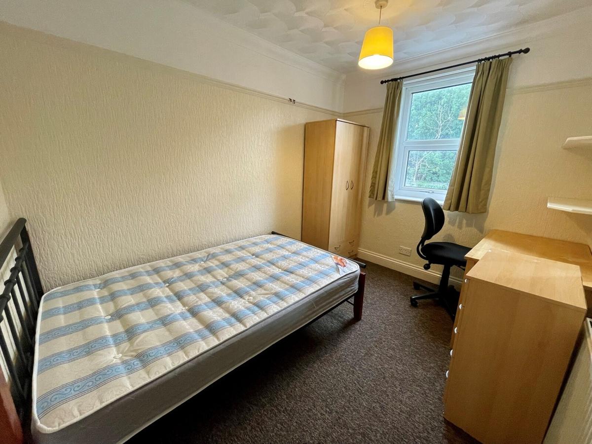 5 bedroom house for rent Knighton Fields Road East, Leicester, LE2 6DP