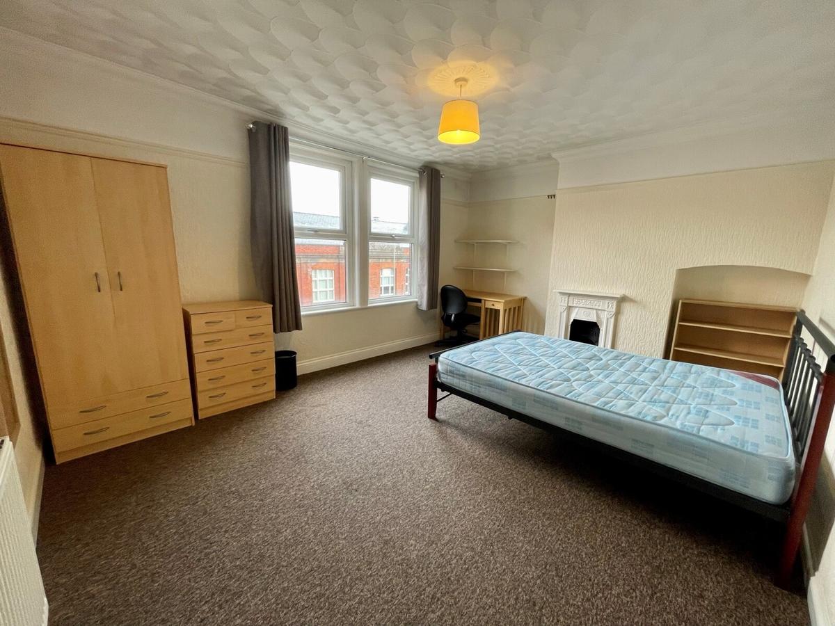 5 bedroom house for rent Knighton Fields Road East, Leicester, LE2 6DP