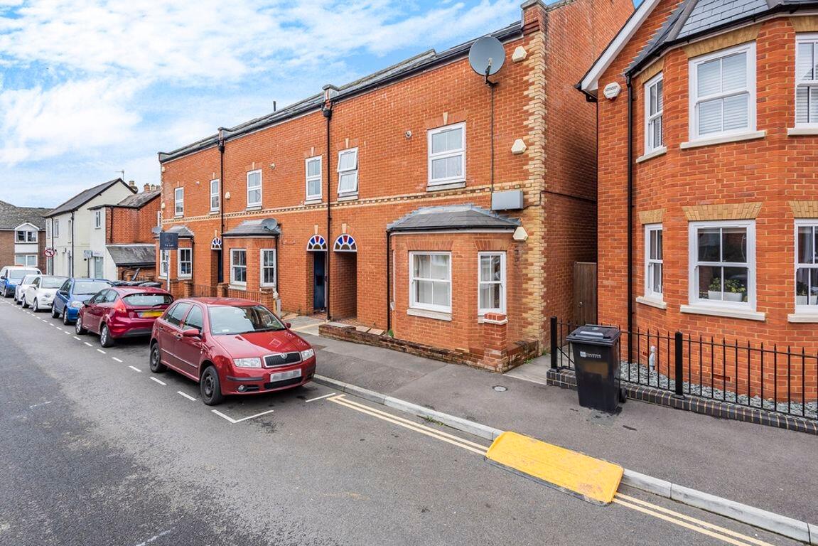 3 bedroom apartment for rent Queens Road, Surrey, GU1 4JL UniHomes