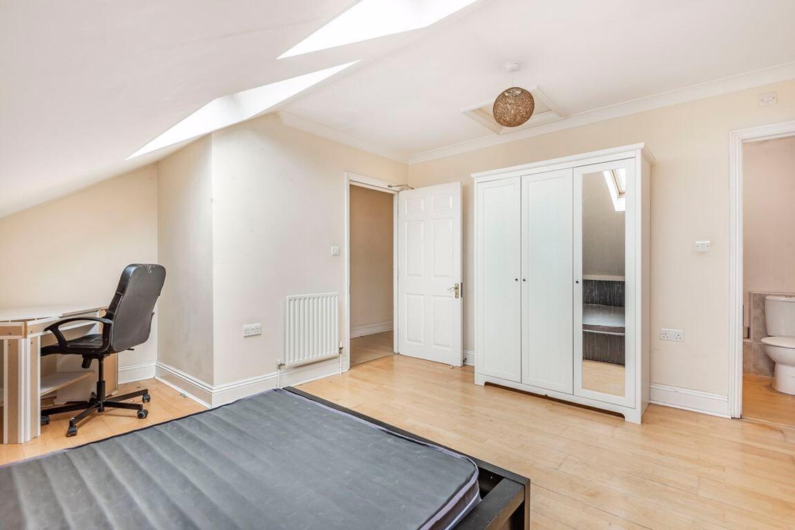 3 bedroom apartment for rent Queens Road, Surrey, GU1 4JL UniHomes