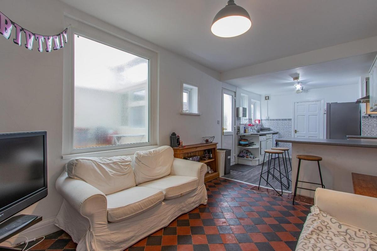 5 bedroom house for rent Angus Street, Cardiff, CF24 3LX UniHomes