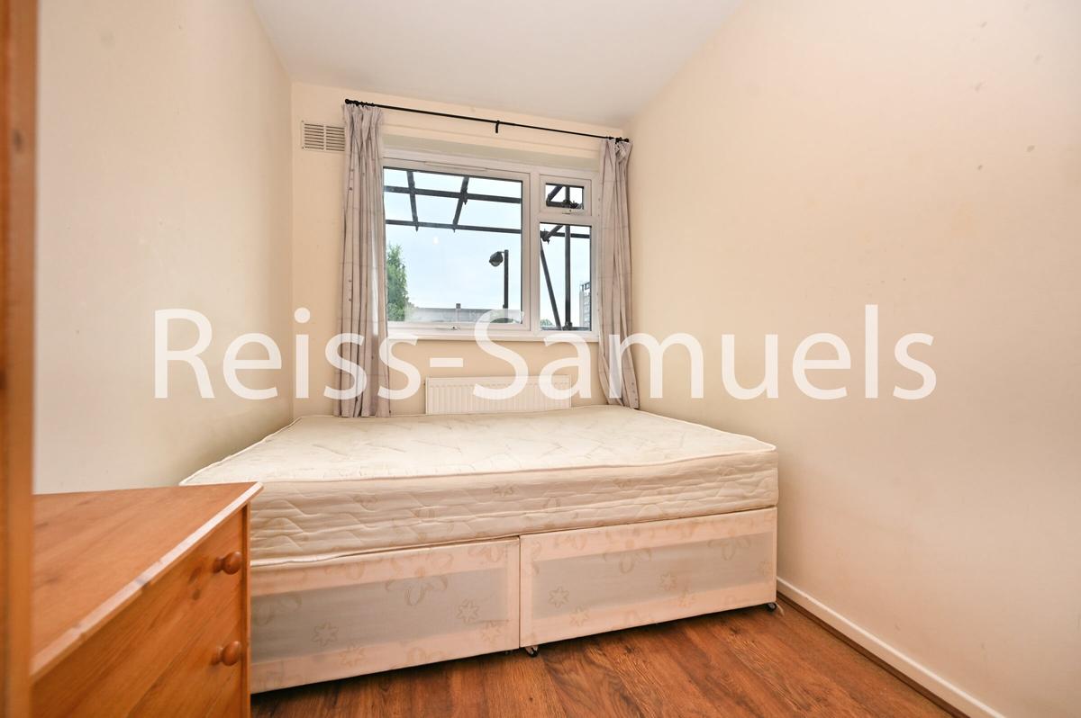 4 bedroom apartment for rent Forsyth Gardens, London, SE17 3NE UniHomes