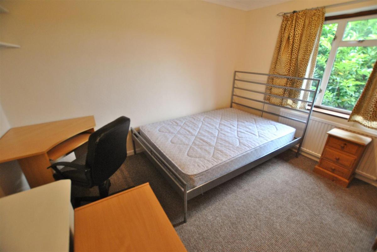 5 bedroom house for rent Lodge Close, London, UB8 2ES UniHomes