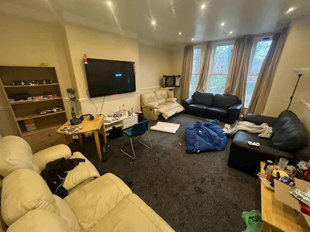 14 bedroom house for rent North Grange Road, Leeds, LS6 2BR UniHomes