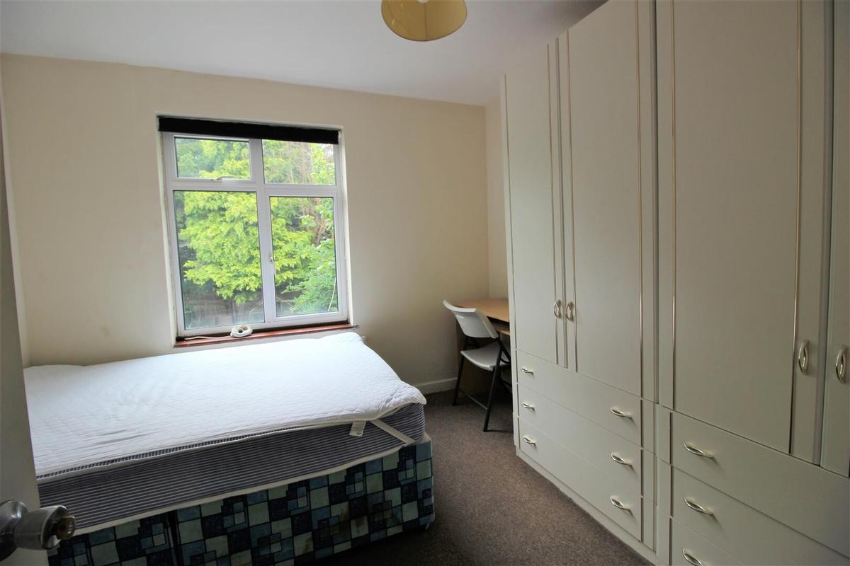 5 bedroom house for rent Bosanquet Close, London, UB8 3PE UniHomes