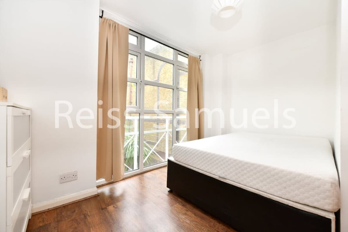 3 bedroom apartment for rent Eleanor Close, London, SE16 6PW UniHomes