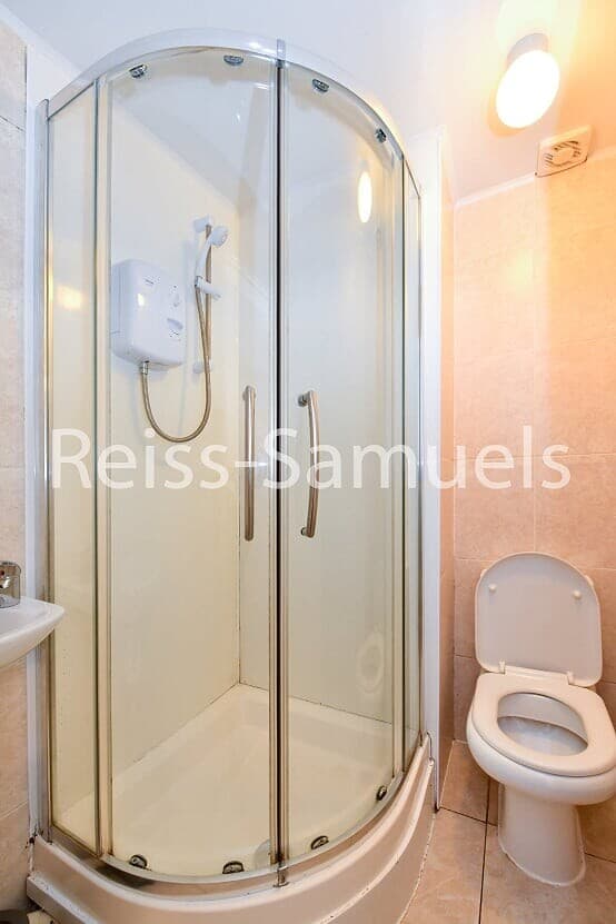 3 bedroom apartment for rent Eleanor Close, London, SE16 6PW UniHomes