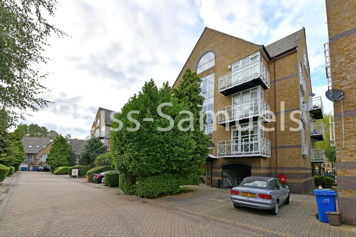 3 bedroom apartment for rent Eleanor Close, London, SE16 6PW UniHomes