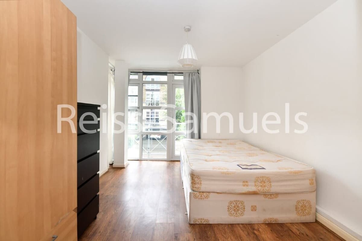 3 bedroom apartment for rent Eleanor Close, London, SE16 6PW UniHomes
