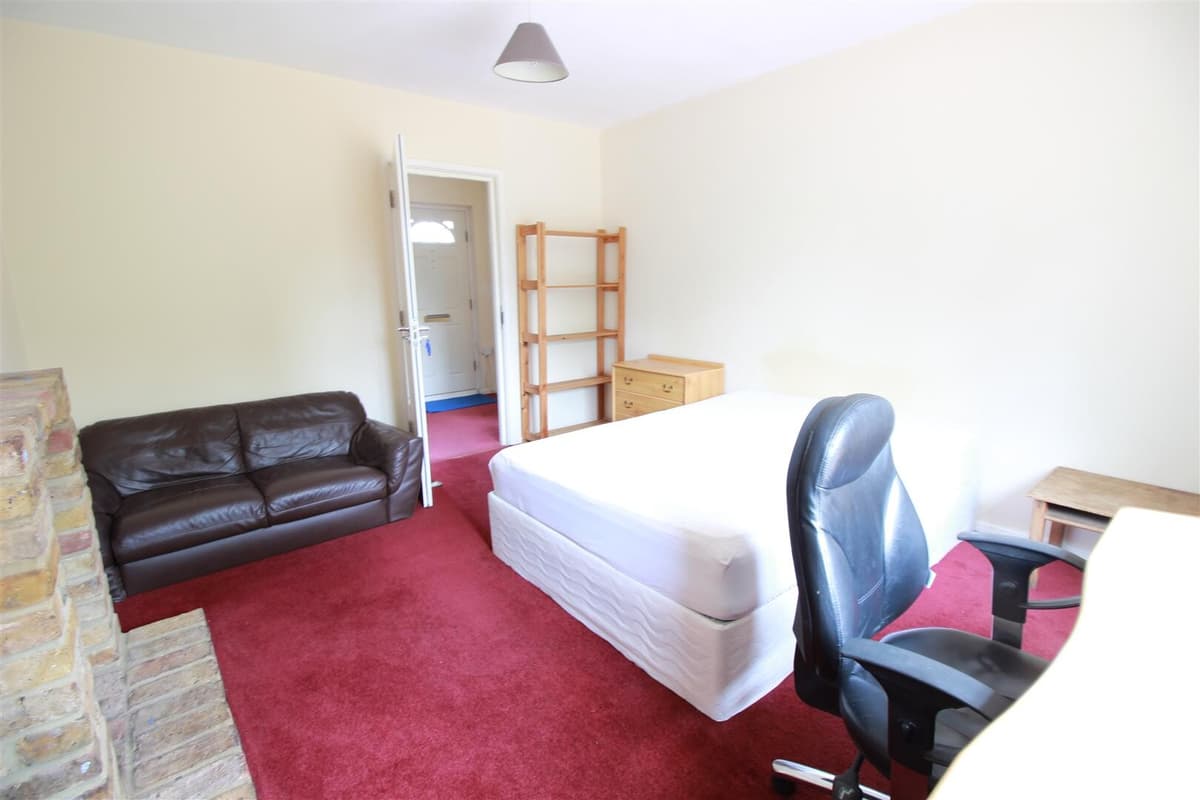 4 bedroom house for rent Peachey Lane, London, UB8 3RX UniHomes