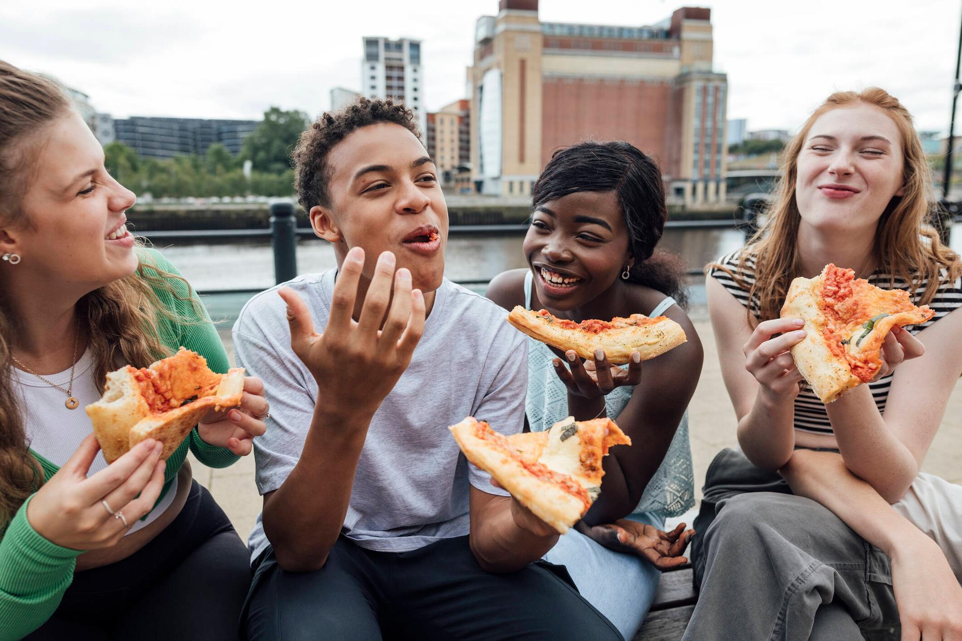 Top Cheap Places to Eat in Leeds for Students