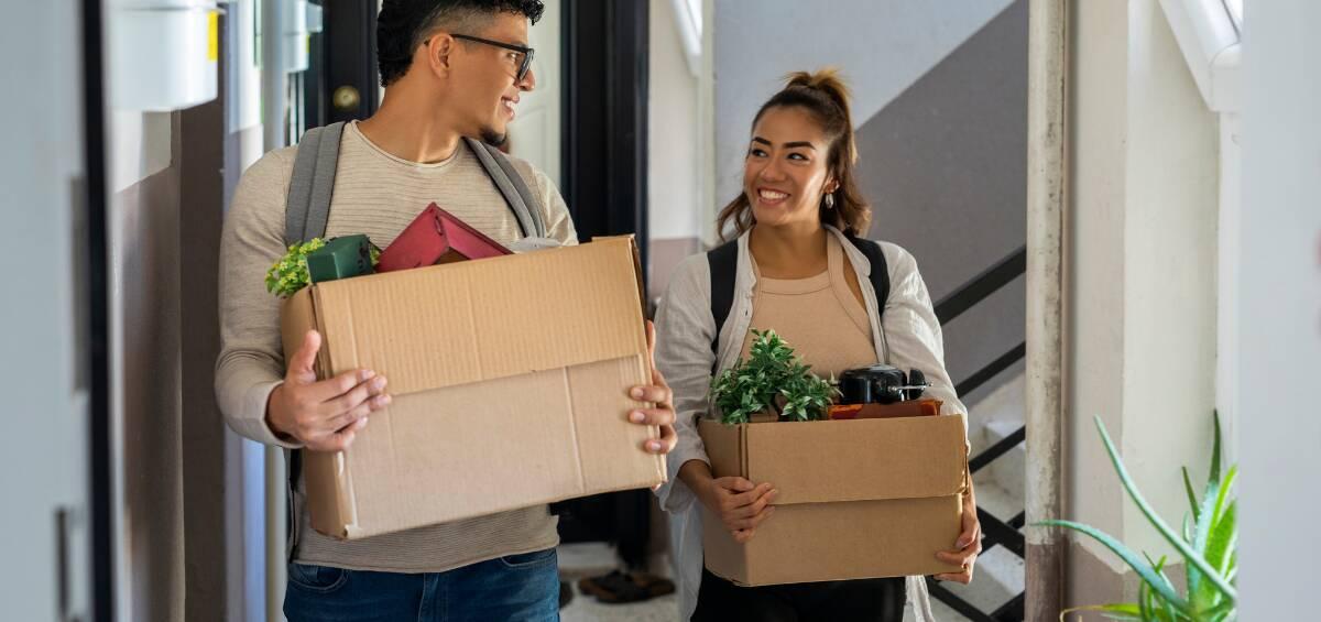 Is 'Flatcest' Okay? The Dos and Don'ts of Dating a Housemate