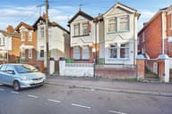 Newcombe Road, The Polygon