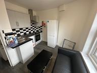 High Street, Flat 3, Town Centre