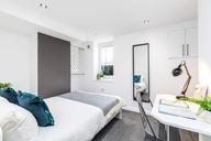 Norwood Grove, Hyde Park