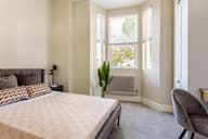 Princes Crescent, Round Hill
