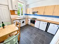 Travis Place, Broomhall