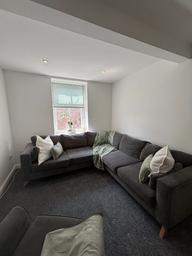 Castle Street, Flat 4, Central