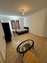 Woodsley Road, Hyde Park