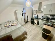 Twizzle Lodge, Uplands