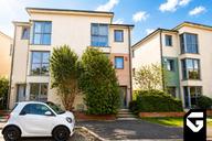 Longdown Avenue, Cheswick Village