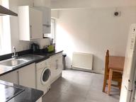 Wilton Avenue, The Polygon