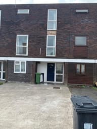 Shrubland Street, Town Centre