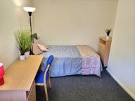 Travis Place, Broomhall
