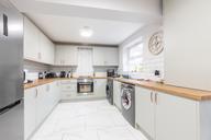 Beresford Avenue, Beverley Road