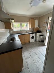 Morris Road, The Polygon