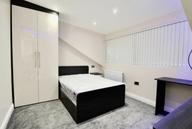 Cliff Road, Hyde Park