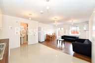 Lockesfield Place, Canary Wharf