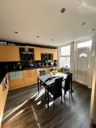 Hartley Crescent, Hyde Park