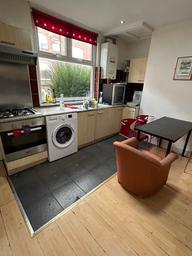 Manor Drive, Hyde Park