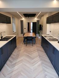 Gwydr Crescent, Uplands