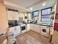 Wrangthorn Avenue, Hyde Park